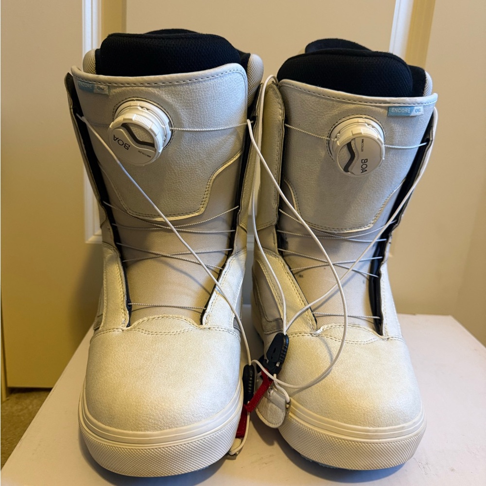 Women’s Vans  Snowboard Boots in White